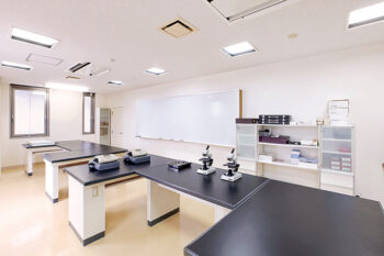 学院スナップ〈基礎医学実習室〉